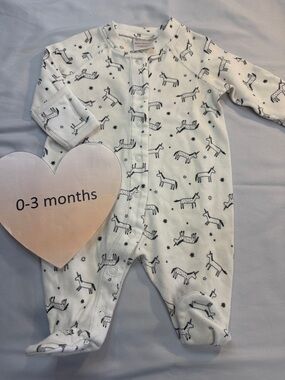 Hanna Andersson - HannaJams White Onesie Sleeper w/ Black Stars & Unicorn design